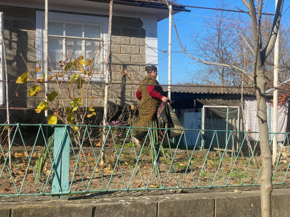 Acoperisuri distruse, geamuri sparte si oameni speriati. Cum arata unele case din Naslavcea dupa explozie: „A fost strasnic” - FOTO Acoperisuri distruse, geamuri sparte si oameni speriati. Cum arata unele case din Naslavcea dupa explozie: „A fost strasnic” - FOTO