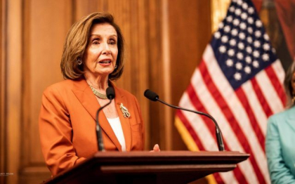Barbatul acuzat ca l-a atacat pe sotul democratei Nancy Pelosi voia „sa-i rupa genunchii” acesteia. Ce acuzatii i se aduc lui David DePape