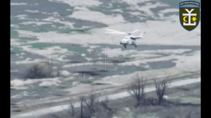 Elicopter la pamant. Momente dramatice cu doborarea unui elicopter rusesc de catre antiaeriana ucraineana - VIDEO