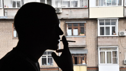 Fumatul la balcoanele caselor de locuit si in locuintele in care se afla minori si femei gravide ar putea fi interzis. Ce alte prevederi sunt indicate in initiativa legislativa Fumatul la balcoanele caselor de locuit si in locuintele in care se afla minori si femei gravide ar putea fi interzis. Ce alte prevederi sunt indicate in initiativa legislativa
