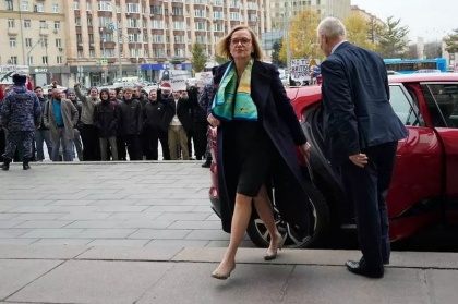 Rusia il avertizeaza pe ambasadorul britanic in legatura cu un atac "periculos" cu drona in Crimeea Rusia il avertizeaza pe ambasadorul britanic in legatura cu un atac "periculos" cu drona in Crimeea