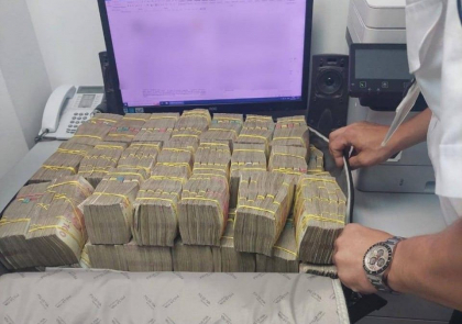 Sute de mii de dolari, euro, dar si alta valuta, nedeclarate - gasite pe Aeroportul International Chisinau, in ultimele zece luni Sute de mii de dolari, euro, dar si alta valuta, nedeclarate - gasite pe Aeroportul International Chisinau, in ultimele zece luni