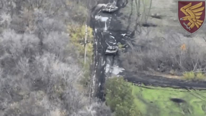 Om contra tanc. Cum a reusit un soldat ucrainean ascuns in padure sa distruga un tanc rusesc - VIDEO 