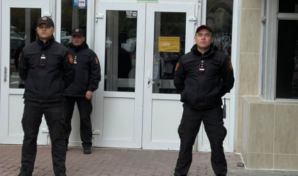 Sedinta de judecata in care vor fi examinate demersurile cu privire la aplicarea masurii preventive in privinta persoanelor retinute, in urma perchezitiilor la sediul central al Partidului Sor, a inceput Sedinta de judecata in care vor fi examinate demersurile cu privire la aplicarea masurii preventive in privinta persoanelor retinute, in urma perchezitiilor la sediul central al Partidului Sor, a inceput