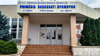 Ultima ora. Ofiterii CNA si procurorii anticoruptie au descins cu perchezitii la primaria Comrat intr-un dosar de abuz de serviciu Ultima ora. Ofiterii CNA si procurorii anticoruptie au descins cu perchezitii la primaria Comrat intr-un dosar de abuz de serviciu