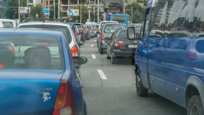 „Am fost nevoiti sa sistam circulatia”. Responsabilii primariei Chisinau explica de ce in utimele zile s-au format ambuteiaje kilometrice in centrul capitalei 