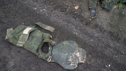 "Ne-au trimis la lupta cu trei lopeti. Din 570, am rezistat 29". Un rus povesteste cum a scapat din macelul de la Makiivka
"Ne-au trimis la lupta cu trei lopeti. Din 570, am rezistat 29". Un rus povesteste cum a scapat din macelul de la Makiivka