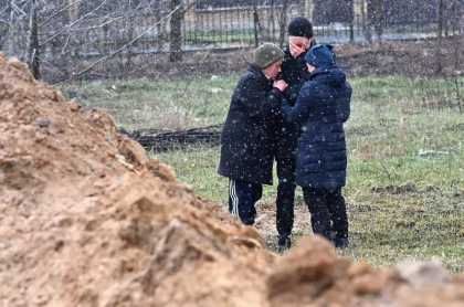 Noi imagini din satelit arata alte 1.500 de morminte la Mariupol. Numarul urias de civili care ar fi murit - VIDEO 