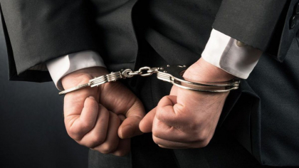 Un avocat - retinut, dupa ce ar fi pretins 30 000 de euro pentru a solutiona un dosar in instanta Un avocat - retinut, dupa ce ar fi pretins 30 000 de euro pentru a solutiona un dosar in instanta