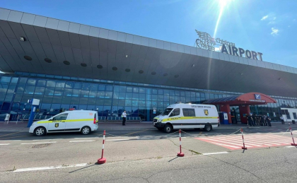 Alertele cu bomba la Curtea de Apel Chisinau, Judecatoria Buiucani, dar si Aeroportul International Chisinau - false. Oamenii legii cauta persoana vinovata Alertele cu bomba la Curtea de Apel Chisinau, Judecatoria Buiucani, dar si Aeroportul International Chisinau - false. Oamenii legii cauta persoana vinovata