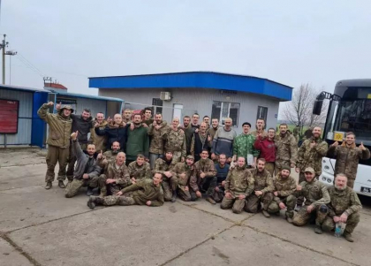 Un nou schimb de prizonieri Ucraina-Rusia, in ziua recuperarii Hersonului. Kievul spune ca Moscova a eliberat 45 de soldati - VIDEO Un nou schimb de prizonieri Ucraina-Rusia, in ziua recuperarii Hersonului. Kievul spune ca Moscova a eliberat 45 de soldati - VIDEO