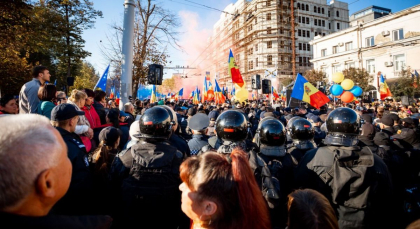 Atentie, soferi. Mai multe strazi din capitala - blocate de protestatari. Oamenii legii: „Intrunirea se va desfasura sub forma de mars” Atentie, soferi. Mai multe strazi din capitala - blocate de protestatari. Oamenii legii: „Intrunirea se va desfasura sub forma de mars”