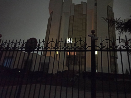 Imagini din fata Presedintiei, acolo unde ar avea loc o sedinta cu prezenta membrilor PAS. Mai multe masini parcate la Parlament - FOTO Imagini din fata Presedintiei, acolo unde ar avea loc o sedinta cu prezenta membrilor PAS. Mai multe masini parcate la Parlament - FOTO
