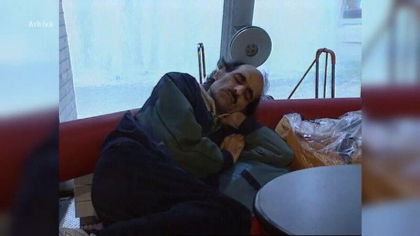 A murit barbatul care a inspirat pelicula ”The Terminal”. A trait 18 ani intr-un aeroport din Paris si tot acolo a murit