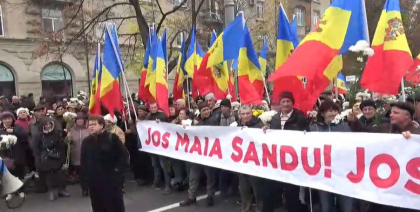 Oamenii legii anunta ca 55 persoane cu comportament suspect din randul protestatarilor deja au fost escortate la sediile politiei: „Jumatate sunt minori” Oamenii legii anunta ca 55 persoane cu comportament suspect din randul protestatarilor deja au fost escortate la sediile politiei: „Jumatate sunt minori”
