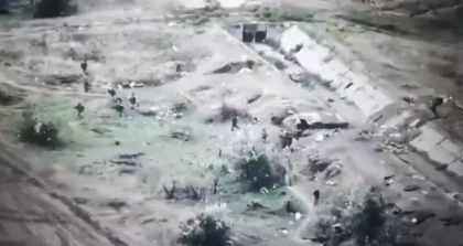 „Veni, vidi, vici”: Armata ucraineana arata cum un numar minuscul de soldati ai sai au pus pe fuga o unitate a rusilor - VIDEO
„Veni, vidi, vici”: Armata ucraineana arata cum un numar minuscul de soldati ai sai au pus pe fuga o unitate a rusilor - VIDEO