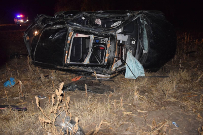 Accident grav la Ialoveni. O femeie a murit, dupa ce masina in care se afla s-a rasturnat si a ajuns intr-un lan. Politia: „Soferul era baut” - FOTO 