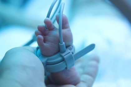 Doi bebelusi se bat pe titlul de locuitorul cu numarul 8 miliarde al planetei Doi bebelusi se bat pe titlul de locuitorul cu numarul 8 miliarde al planetei