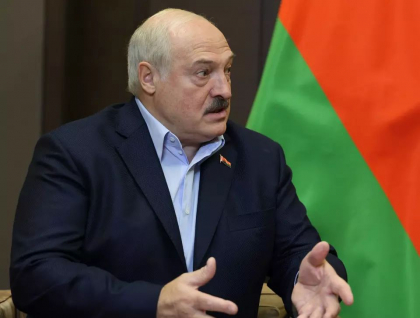 Un tata care si-a pierdut fiica in bombardamentele de la Kiev, condamnat la doi ani de inchisoare din cauza ca „l-a insultat” pe o retea sociala pe seful Belarusului Un tata care si-a pierdut fiica in bombardamentele de la Kiev, condamnat la doi ani de inchisoare din cauza ca „l-a insultat” pe o retea sociala pe seful Belarusului