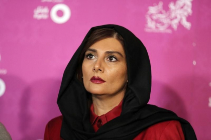 O cunoscuta actrita iraniana a fost arestata pentru ca si-a scos valul islamic in public O cunoscuta actrita iraniana a fost arestata pentru ca si-a scos valul islamic in public