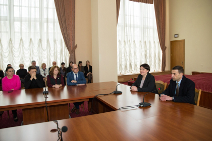 Noul secretar general al Guvernului, Igor Talmazan, prezentat echipei. Natalia Gavrilita: „Impreuna vom obtine rezultate frumoase” Noul secretar general al Guvernului, Igor Talmazan, prezentat echipei. Natalia Gavrilita: „Impreuna vom obtine rezultate frumoase”