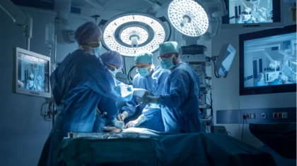 S-a nascut in camasa: Un barbat aflat pe masa de operatie, in timpul deconectarilor de energie electrica din tara, a fost salvat de medici, la Ribnita. Vezi cum au reusit 