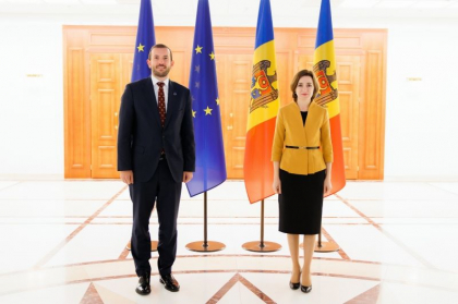 Maia Sandu, la intrevedere cu comisarul european pentru mediu: "Cetateni isi doresc sisteme de colectare si de reciclare a deseurilor in localitatile lor" Maia Sandu, la intrevedere cu comisarul european pentru mediu: "Cetateni isi doresc sisteme de colectare si de reciclare a deseurilor in localitatile lor"