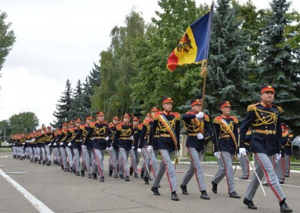 Un grup de militari moldoveni vor participa la parada militara de Ziua Nationale a Romaniei Un grup de militari moldoveni vor participa la parada militara de Ziua Nationale a Romaniei
