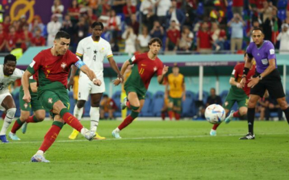 Moment istoric in fotbal: Cristiano Ronaldo a devenit primul jucator care a inscris la cinci Cupe Mondiale. Portugalia a invins Ghana cu 3-2, Ronaldo a marcat un gol din penalty