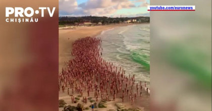 Aproximativ 2500 de australieni au pozat nud pentru fotograful american Spencer Tunick pentru a atrage atentia asupra cancerului de piele Aproximativ 2500 de australieni au pozat nud pentru fotograful american Spencer Tunick pentru a atrage atentia asupra cancerului de piele