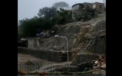 Opt morti in urma unei alunecari de teren pe insula italiana Ischia - VIDEO
Opt morti in urma unei alunecari de teren pe insula italiana Ischia - VIDEO