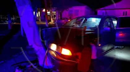 Ghinion pentru un sofer din Edinet. A ajuns cu BMW-ul intr-un stalp, dupa ce ar fi incercat sa fuga de politie - FOTO