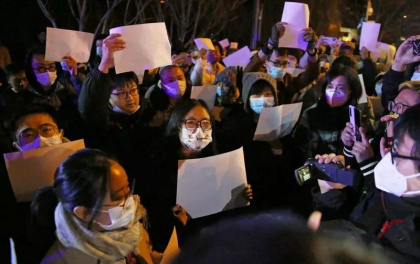 Autoritatile din China au inceput anchetele dupa protestele din weekend: „Ne stergem cu disperare mesajele vechi de pe chat”. „Numarul de politisti este cu adevarat infricosator de mare” Autoritatile din China au inceput anchetele dupa protestele din weekend: „Ne stergem cu disperare mesajele vechi de pe chat”. „Numarul de politisti este cu adevarat infricosator de mare”
