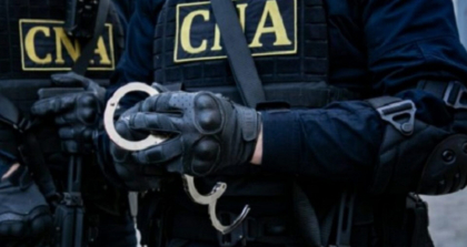Ar fi incercat sa solutioneze un dosar, pornit pe tentativa de omor. Un avocat si un intermediar - retinuti pentru 72 de ore de CNA si PA Ar fi incercat sa solutioneze un dosar, pornit pe tentativa de omor. Un avocat si un intermediar - retinuti pentru 72 de ore de CNA si PA