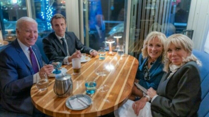 Cuplurile Macron si Biden, iau cina in privat la un restaurant italian din Washington Cuplurile Macron si Biden, iau cina in privat la un restaurant italian din Washington