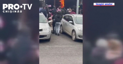 A ars un butic astazi la Piata Centrala din capitala. Flacarile ar fi izbucnit dupa ce un contor electric s-a aprins