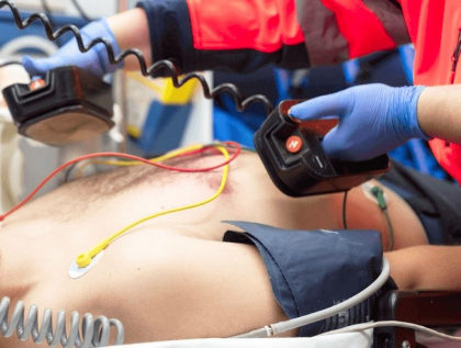 Un barbat in stop cardio-respirator - resuscitat de echipa PAMU Mereni: Cazul a fost incadrat in categoria urgentelor medico-chirurgicale majore - „Cod Rosu”