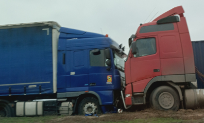 Doua camioane s-au ciocnit in apropiere de vama Leuseni. Cum s-a intamplat totul - FOTO