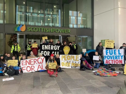 Magazine, institutii si societati energetice din Marea Britanie, ocupate in semn de protest impotriva cresterii facturilor la energie - VIDEO Magazine, institutii si societati energetice din Marea Britanie, ocupate in semn de protest impotriva cresterii facturilor la energie - VIDEO