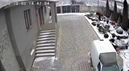 Presupusul moment al prabusirii rachetei surprins de camerele de supraveghere din preajma - VIDEO
Presupusul moment al prabusirii rachetei surprins de camerele de supraveghere din preajma - VIDEO