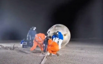 Trei astronauti chinezi au revenit pe Pamant dupa sase luni la bordul statiei spatiale Tiangong. In 2021, China a trimis un mic robot pe suprafata lui Marte si intentioneaza sa trimita oameni pe Luna pana in 2030 Trei astronauti chinezi au revenit pe Pamant dupa sase luni la bordul statiei spatiale Tiangong. In 2021, China a trimis un mic robot pe suprafata lui Marte si intentioneaza sa trimita oameni pe Luna pana in 2030
