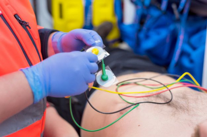 La un pas de tragedie. Un barbat - resuscitat de echipa SAMU, dupa ce s-a electrocutat la locul de munca, in capitala 
