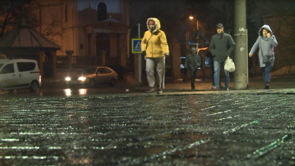 Strazile si trotuarele acoperite de polei, o adevarata provocare pentru chisinauieni. Peste 130 de persoane au ajuns la IMU, in ultimele 24 de ore Strazile si trotuarele acoperite de polei, o adevarata provocare pentru chisinauieni. Peste 130 de persoane au ajuns la IMU, in ultimele 24 de ore