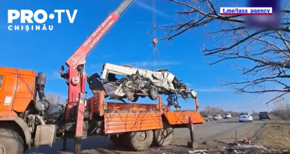 16 persoane au murit dupa ce un camion care transporta militari rusi si un microbuz s-au ciocnit pe o sosea din Donetk