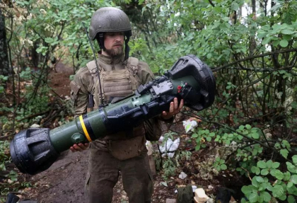 Marea Britanie comanda noi arme antitanc NLAW pentru a-si completa stocurile dupa livrarile catre Ucraina
Marea Britanie comanda noi arme antitanc NLAW pentru a-si completa stocurile dupa livrarile catre Ucraina