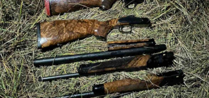 Un tanar - retinut, dupa ce a incercat sa aduca in Moldova arme furate din Austria, estimate la 34.000 euro - FOTO Un tanar - retinut, dupa ce a incercat sa aduca in Moldova arme furate din Austria, estimate la 34.000 euro - FOTO