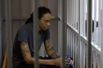 Rusia a eliberat-o pe Brittney Griner, vedeta baschetului american, la schimb cu „negustorul de moarte” Viktor Bout Rusia a eliberat-o pe Brittney Griner, vedeta baschetului american, la schimb cu „negustorul de moarte” Viktor Bout