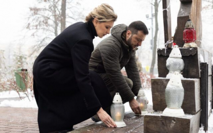 Volodimir Zelenski: ”Olena a propus ca Regatul Unit sa preia initiativa in crearea unui tribunal special pentru a judeca crimele Rusiei/ Trebuie sa repunem drapelul ucrainean in toate orasele si comunitatile din Ucraina”
Volodimir Zelenski: ”Olena a propus ca Regatul Unit sa preia initiativa in crearea unui tribunal special pentru a judeca crimele Rusiei/ Trebuie sa repunem drapelul ucrainean in toate orasele si comunitatile din Ucraina”