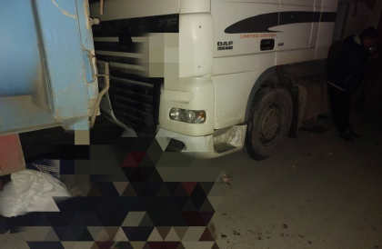 Accident tragic la Cahul. Doi barbati au decedat, dupa ce au fost striviti de un camion - FOTO Accident tragic la Cahul. Doi barbati au decedat, dupa ce au fost striviti de un camion - FOTO