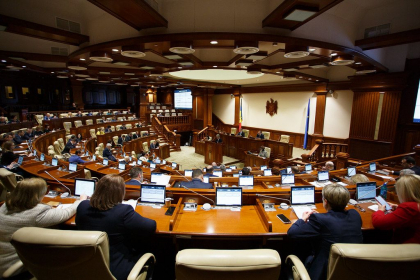 Proiectul legii bugetului de stat pentru anul 2023, votat in prima lectura. Deficitul pentru anul viitor va fi de peste 18 miliarde de lei